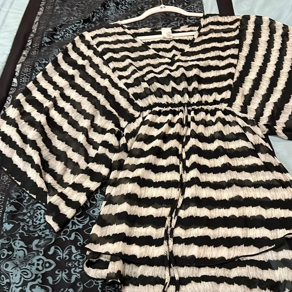 Black and White Striped Blouse, size large - Picture 5 of 8